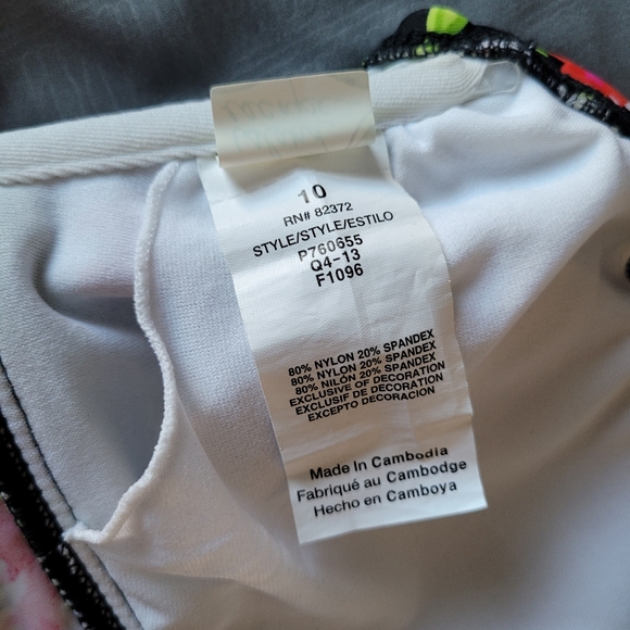 Island Escape Tankini Top - Sz 10, GUC - Picture 7 of 9